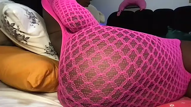 Snapshot of choco_petite chatting on March 4, 2026, 2:50 am choco petite online show from March 4, 2026, 2:50 am