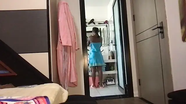 Snapshot of choco_petite chatting on March 11, 2026, 4:07 am choco petite online show from March 11, 2026, 4:07 am