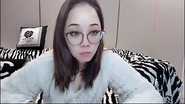 Snapshot of Giuliam chatting on January 4, 2025, 12:05 am Giuliam online show from January 4, 2025, 12:05 am