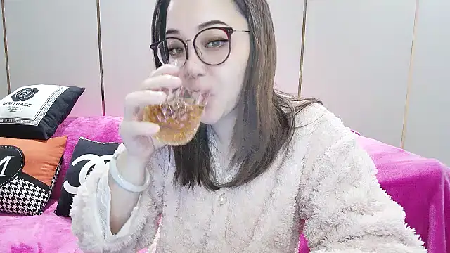 Snapshot of Giuliam chatting on January 21, 2025, 11:24 pm Giuliam online show from January 21, 2025, 11:24 pm