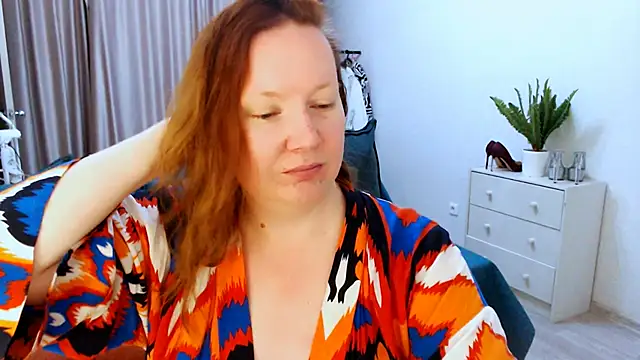 GoddessLara online show from October 5, 2025, 9:02 pm