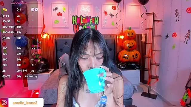 AMELIELEONE online show from October 16, 2025, 1:12 pm