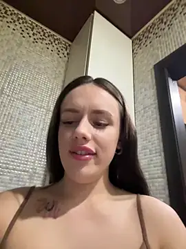 Snapshot of Lisaaan chatting on December 13, 2024, 12:39 pm Lisaaan online show from December 13, 2024, 12:39 pm