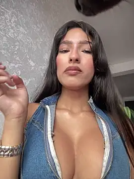 DulceLenns online show from October 1, 2025, 6:14 pm