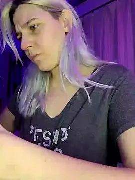 Snapshot of ScarletCallings420 chatting on December 25, 2024, 2:57 am ScarletCallings420 online show from December 25, 2024, 2:57 am