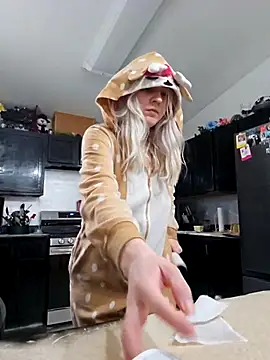 Snapshot of ScarletCallings420 chatting on February 17, 2025, 7:53 pm ScarletCallings420 online show from February 17, 2025, 7:53 pm