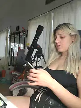 Snapshot of ScarletCallings420 chatting on February 21, 2025, 6:15 pm ScarletCallings420 online show from February 21, 2025, 6:15 pm