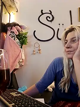 ScarletCallings420 online show from November 22, 2025, 8:08 pm