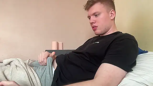 sexybooii6968 online show from April 12, 2026, 3:06 pm