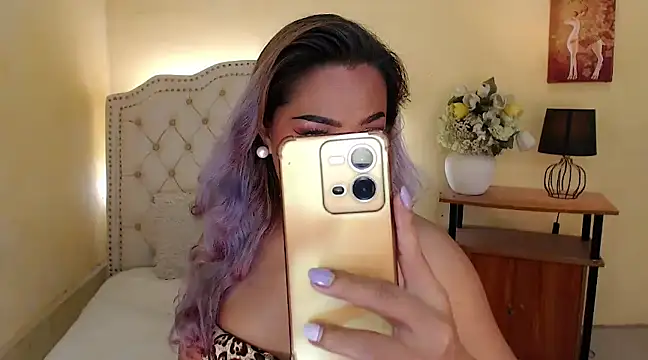 Snapshot of DreamLADYBOY chatting on December 1, 2024, 11:36 pm DreamLADYBOY online show from December 1, 2024, 11:36 pm