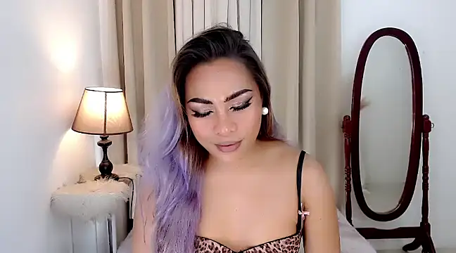 Snapshot of DreamLADYBOY chatting on December 5, 2024, 8:55 am DreamLADYBOY online show from December 5, 2024, 8:55 am