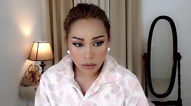 Snapshot of DreamLADYBOY chatting on December 23, 2024, 2:45 am DreamLADYBOY online show from December 23, 2024, 2:45 am