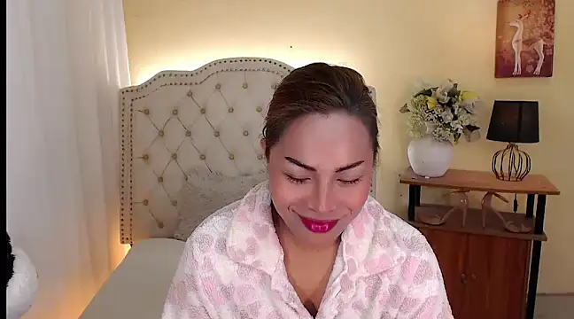 Snapshot of DreamLADYBOY chatting on January 7, 2025, 12:13 am DreamLADYBOY online show from January 7, 2025, 12:13 am