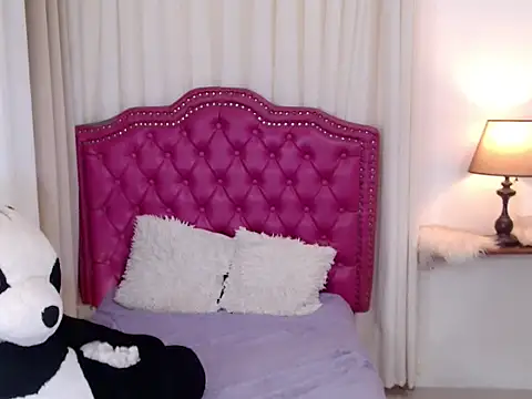 Snapshot of DreamLADYBOY chatting on October 5, 2025, 10:29 pm DreamLADYBOY online show from October 5, 2025, 10:29 pm