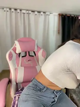 Snapshot of MiaJones21 chatting on January 17, 2025, 3:12 am MiaJones21 online show from January 17, 2025, 3:12 am