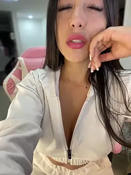 Snapshot of MiaJones21 chatting on February 2, 2025, 11:53 pm MiaJones21 online show from February 2, 2025, 11:53 pm