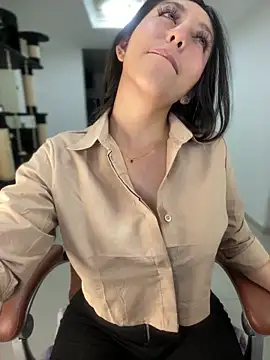 Snapshot of MiaJones21 chatting on March 4, 2025, 12:07 am MiaJones21 online show from March 4, 2025, 12:07 am