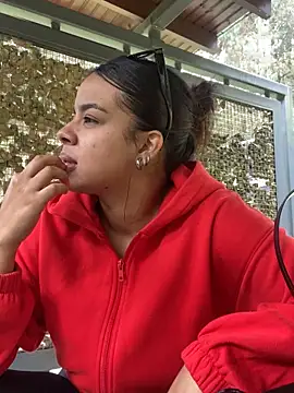 Snapshot of trianawhite chatting on February 22, 2025, 3:36 pm trianawhite online show from February 22, 2025, 3:36 pm