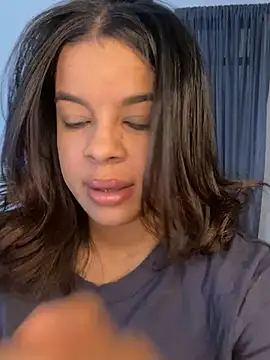 Snapshot of trianawhite chatting on March 3, 2025, 9:59 pm trianawhite online show from March 3, 2025, 9:59 pm