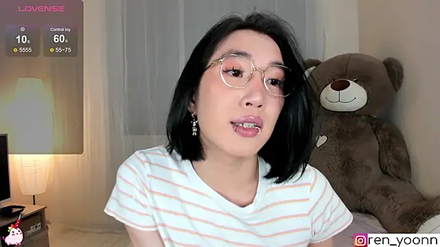 Snapshot of Ren_yoon chatting on May 4, 2026, 4:52 am Ren yoon online show from May 4, 2026, 4:52 am