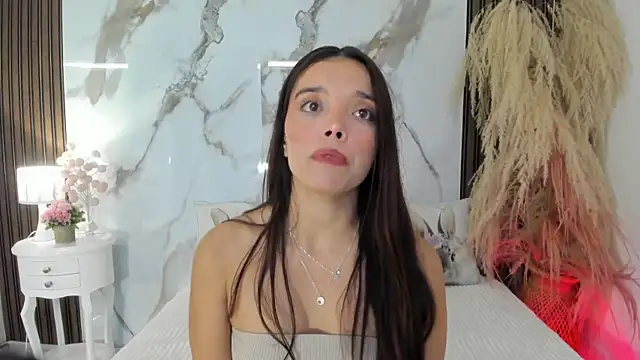 hannahill69 online show from November 12, 2025, 4:57 am