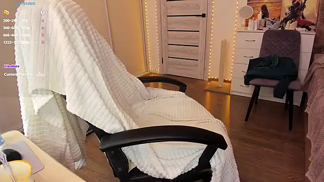 Ophelia mm online show from October 15, 2025, 6:24 am