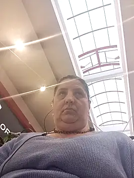 RidemerafSuzana online show from April 5, 2026, 4:37 pm