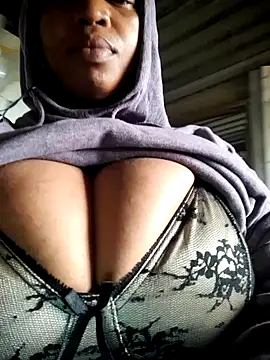 Snapshot of winterqueenx chatting on April 16, 2026, 5:30 am winterqueenx online show from April 16, 2026, 5:30 am