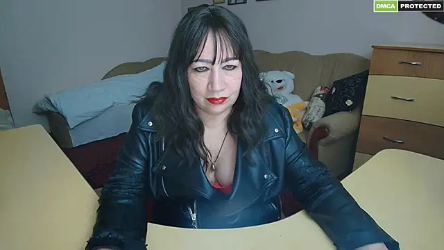 Lucretia Goldi  online show from March 6, 2025, 7:32 pm