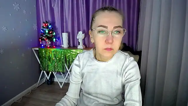 queen a n i online show from January 11, 2025, 4:06 am