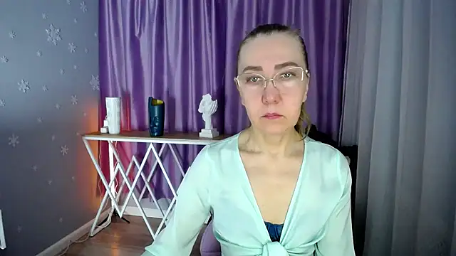 queen a n i online show from January 29, 2025, 7:57 am