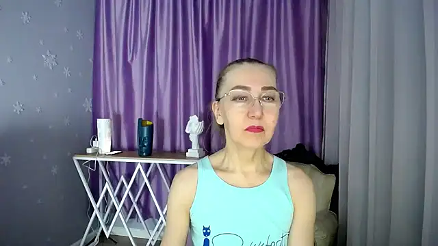 queen a n i online show from February 2, 2025, 1:19 pm