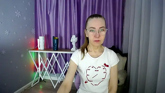 queen a n i online show from February 10, 2025, 7:26 am