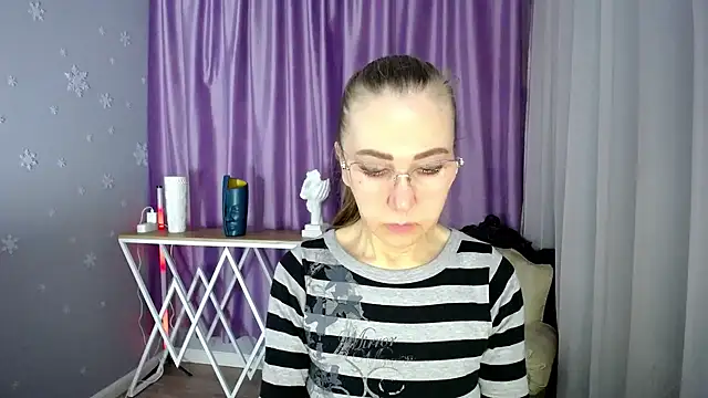 queen a n i online show from March 8, 2025, 8:55 am