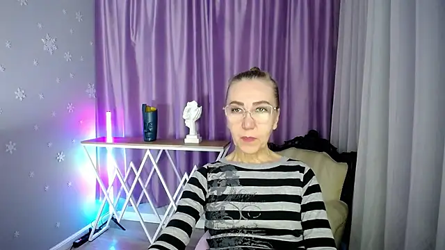 queen a n i online show from September 10, 2025, 9:09 am