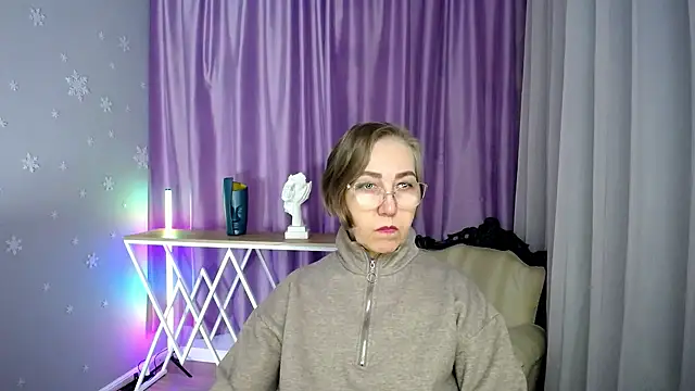 queen a n i online show from October 21, 2025, 10:05 am