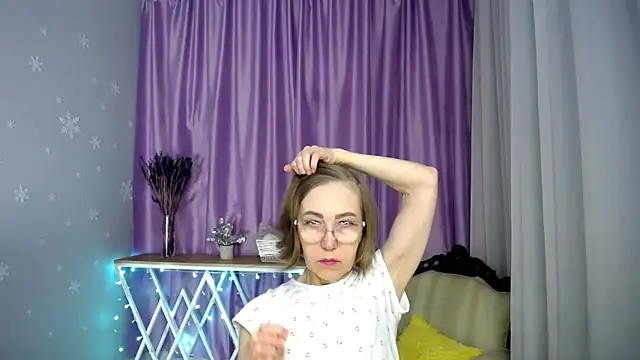 queen a n i online show from March 25, 2026, 8:09 am