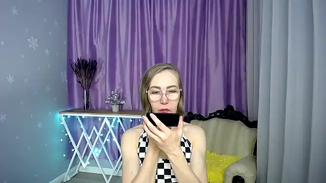 queen a n i online show from April 14, 2026, 8:31 am