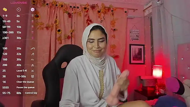 Snapshot of DarshaKhemu chatting on March 18, 2025, 11:42 pm DarshaKhemu online show from March 18, 2025, 11:42 pm