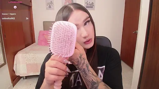 Miley Baker online show from November 26, 2025, 3:02 pm