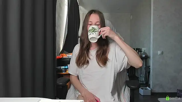 Courtney Luv online show from June 17, 2026, 1:23 pm