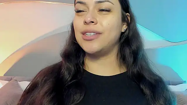 Nicolle W online show from March 14, 2026, 11:37 am