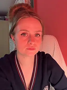 Snapshot of SophiaSweet_ chatting on March 28, 2026, 4:17 pm SophiaSweet online show from March 28, 2026, 4:17 pm