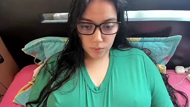 Snapshot of roniewester chatting on July 14, 2026, 4:34 pm roniewester online show from July 14, 2026, 4:34 pm