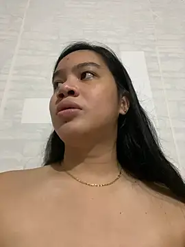 Hebefemme online show from March 5, 2025, 1:06 pm