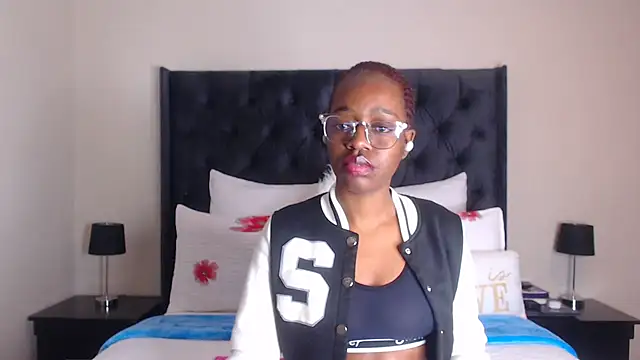 Sexynaughty Gal online show from December 4, 2025, 8:06 pm