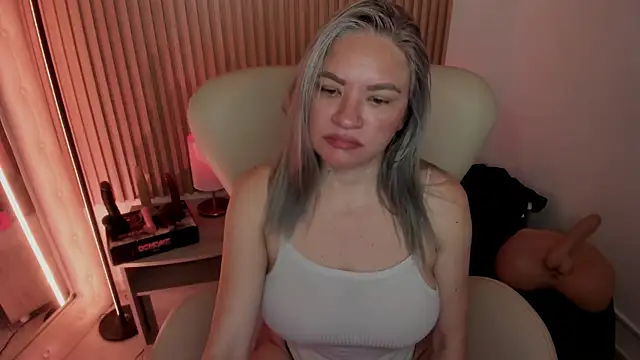 MarianL0ve online show from March 10, 2025, 10:37 am