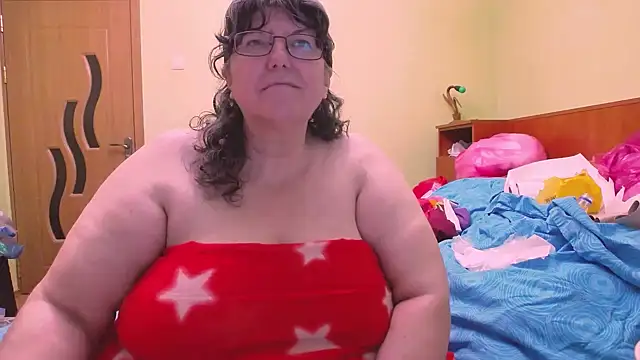 Snapshot of HugeTits chatting on December 3, 2025, 1:35 am HugeTits online show from December 3, 2025, 1:35 am