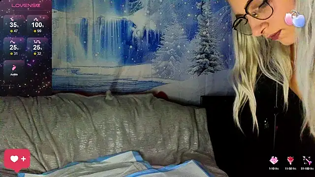 Snapshot of KittyMia chatting on January 23, 2025, 8:13 pm KittyMia online show from January 23, 2025, 8:13 pm