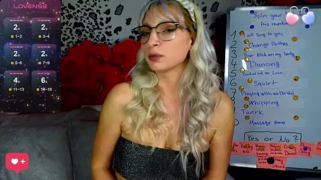 Snapshot of KittyMia chatting on February 7, 2025, 8:10 pm KittyMia online show from February 7, 2025, 8:10 pm